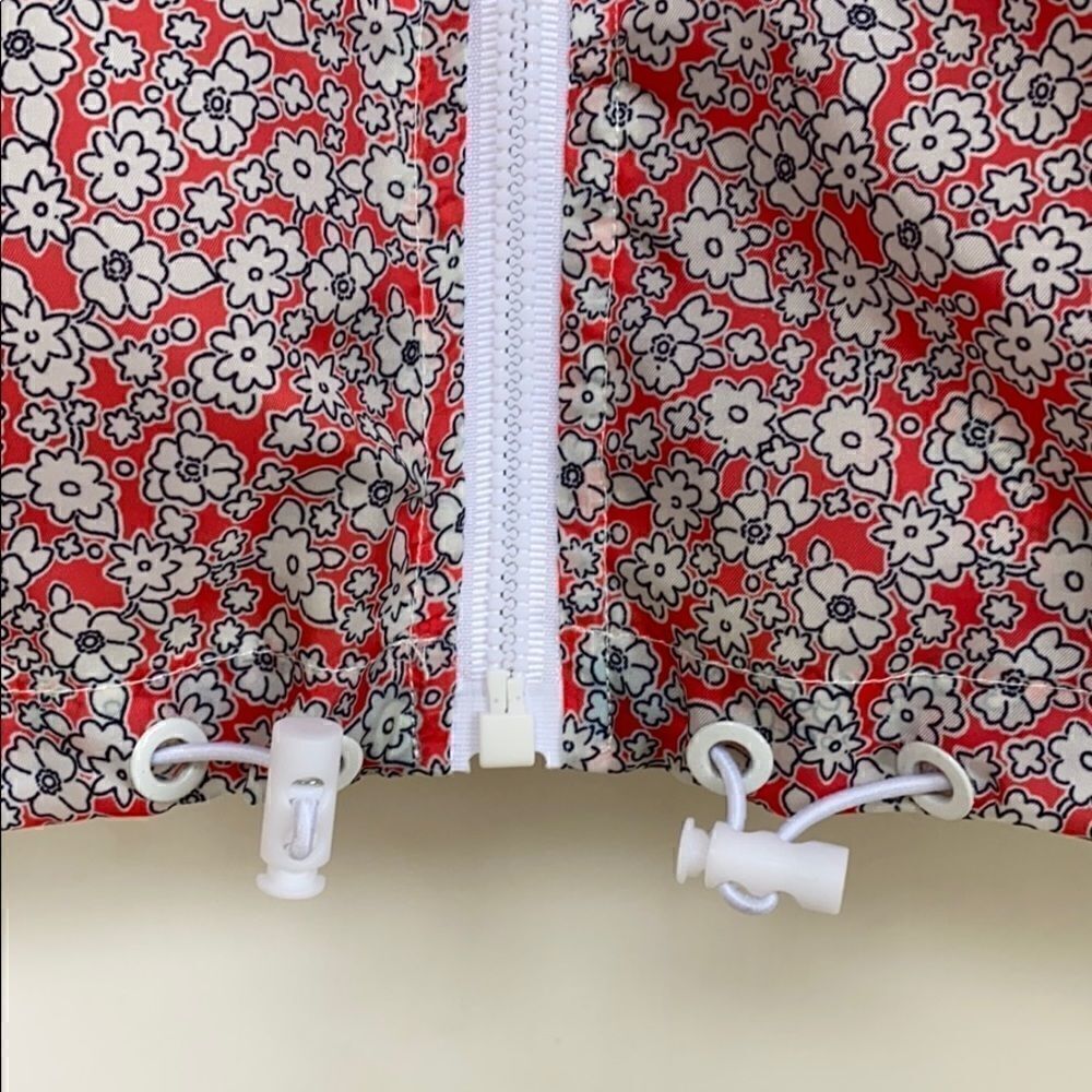 Pretty And Lightweight Water Resistant And Wind Breaker Jacket - Picture 4 of 6